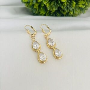BOGO Sale 2 x $20 
Elegant Gold Drop Earrings